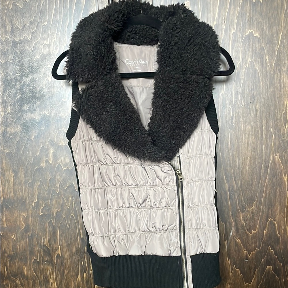 New w/out tags Calvin Klein Black and Cream Vest